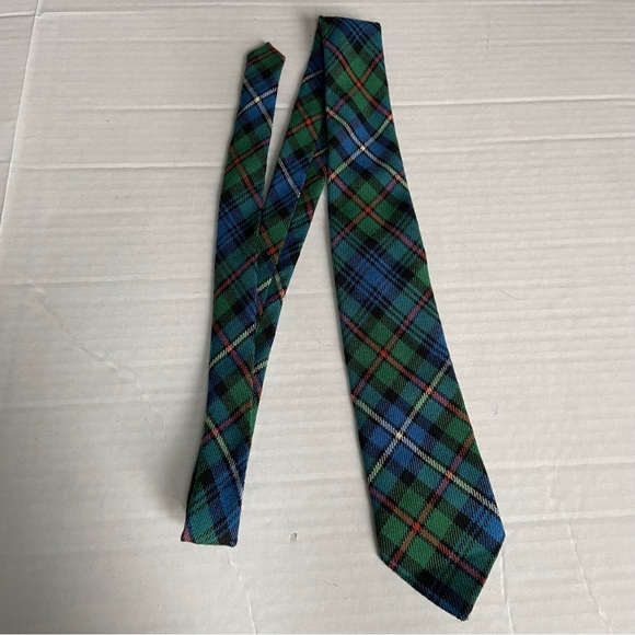 Pringle Other - Pringle Of Scotland 100% Wool Tartan Tie Lochcarron Made in Scotland Green Red